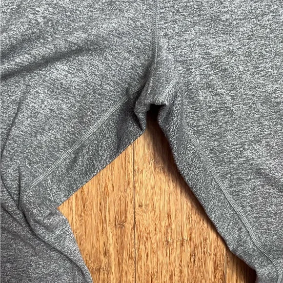 Lululemon Gray Capri Leggings Size 6 - Picture 2 of 5